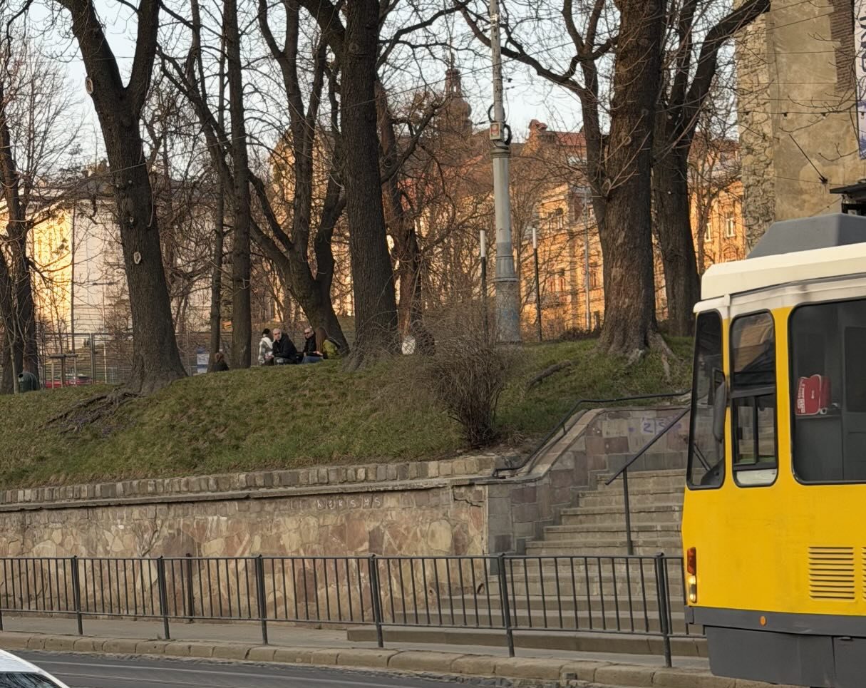 Шестирічна дівчинка впала з велосипеда біля Порохової вежі у Львові та потрапила до лікарні