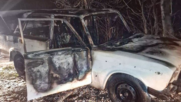 На Львівщині вночі згорів легковик: авто повністю охопило полум’я