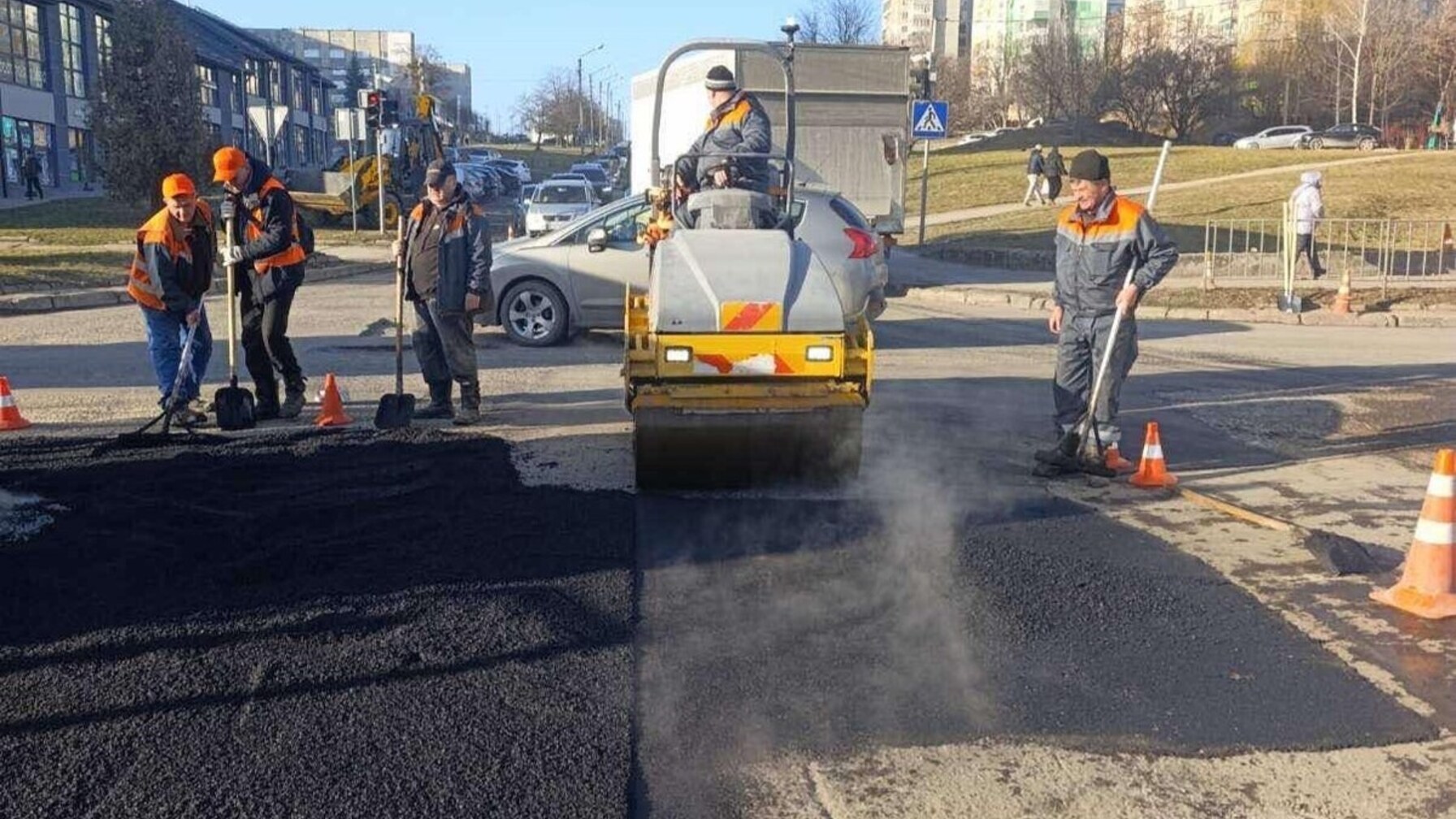На вихідних для ліквідації ям на дорогах Львова використали 114 тонн гарячого асфальту