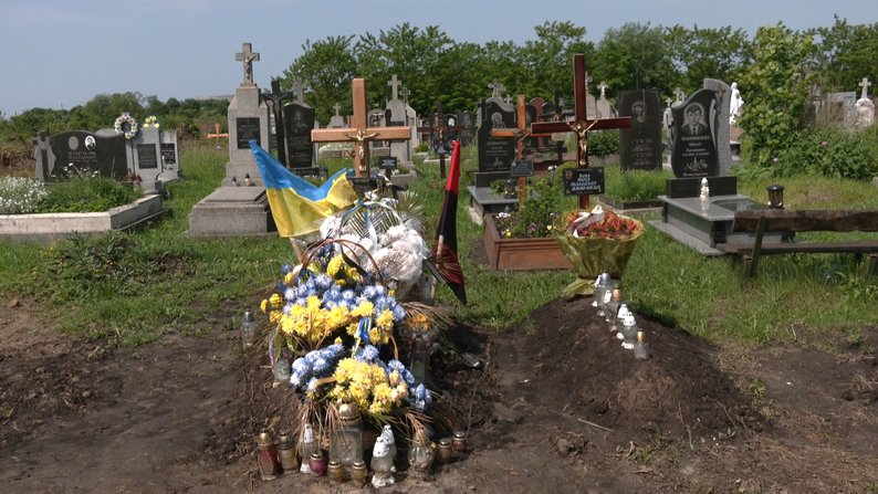 У селі Гуменець “поховали” військового, який насправді перебуває у полоні: що відомо?