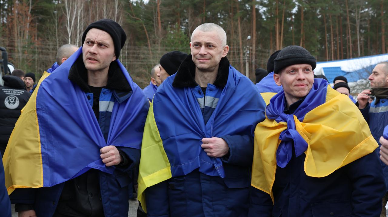 В Україну повернули 200 Захисників