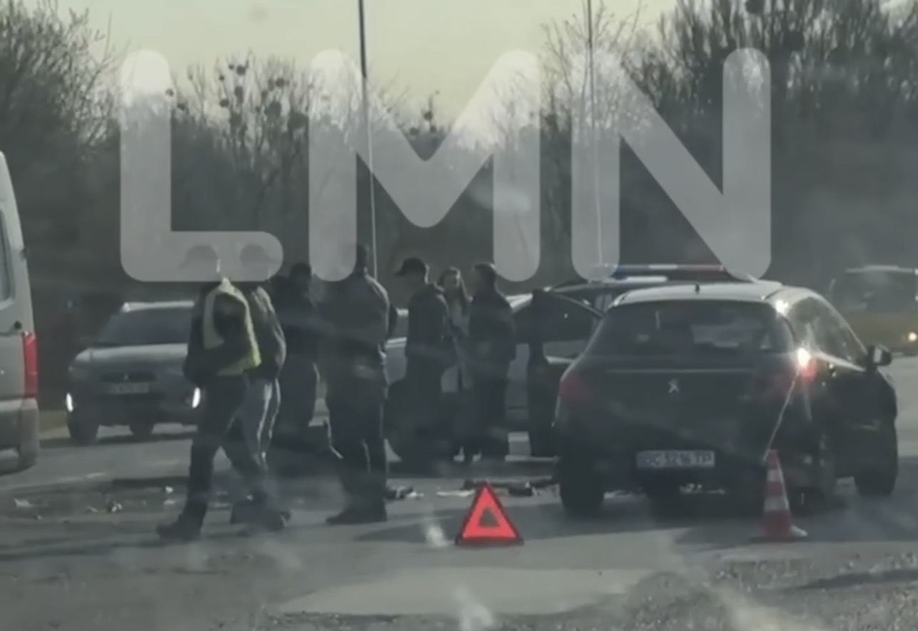 Через ДТП біля Рясне-Руського утворився затор на трасі (ВІДЕО)