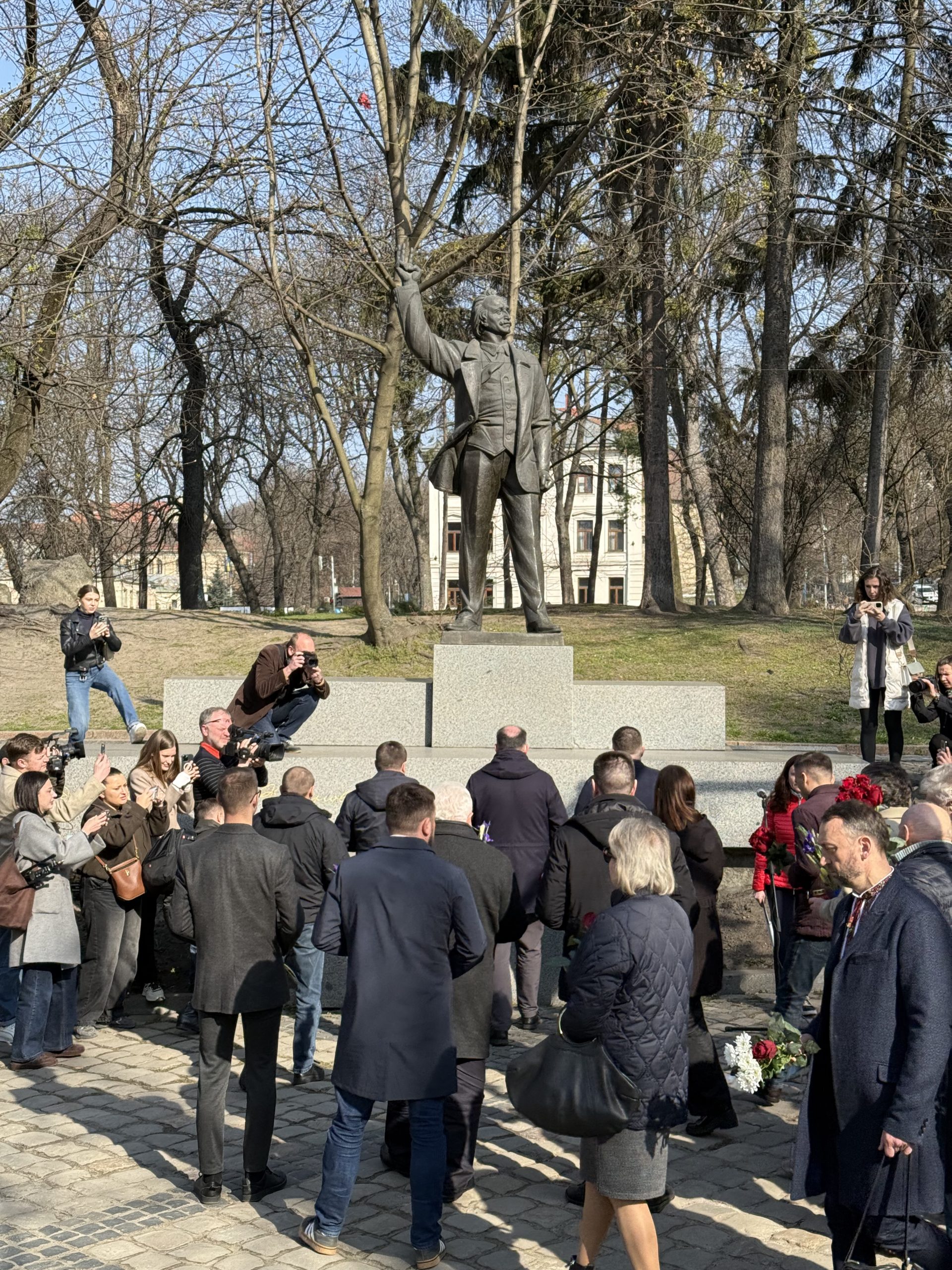 “Україна втратила унікальну постать”: у Львові вшанували пам’ять В’ячеслава Чорновола (ФОТО, ВІДЕО)