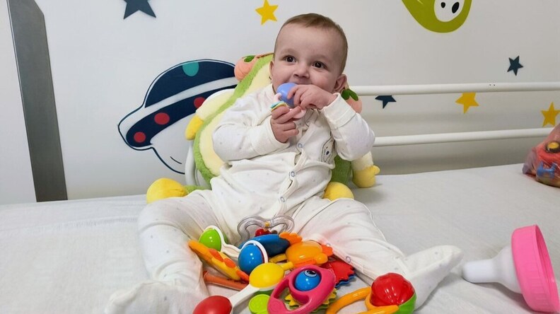 Оперували 12 годин: у Львові лікарі врятували немовля, повністю «перекроївши» його серце