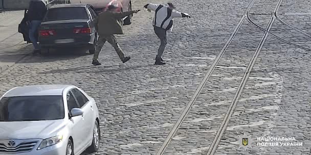 Поліцейські затримали військового, який вистрілив у перехожого