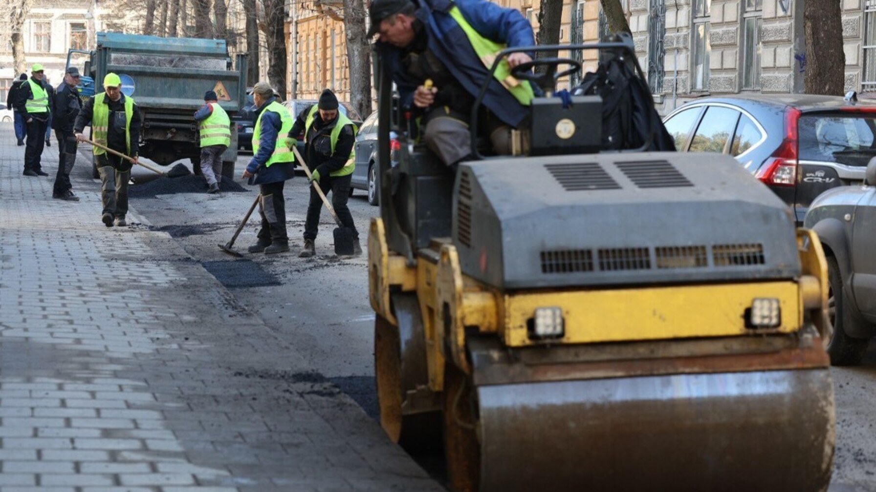 Після складної зими у Львові відремонтували аварійні ями на 18 вулицях