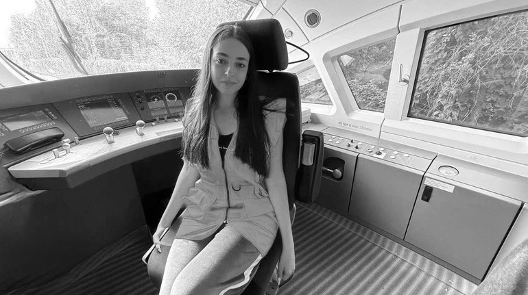 Під час евакуації пасажирів трагічно обірвалося життя 19-річної провідниці Укрзалізниці