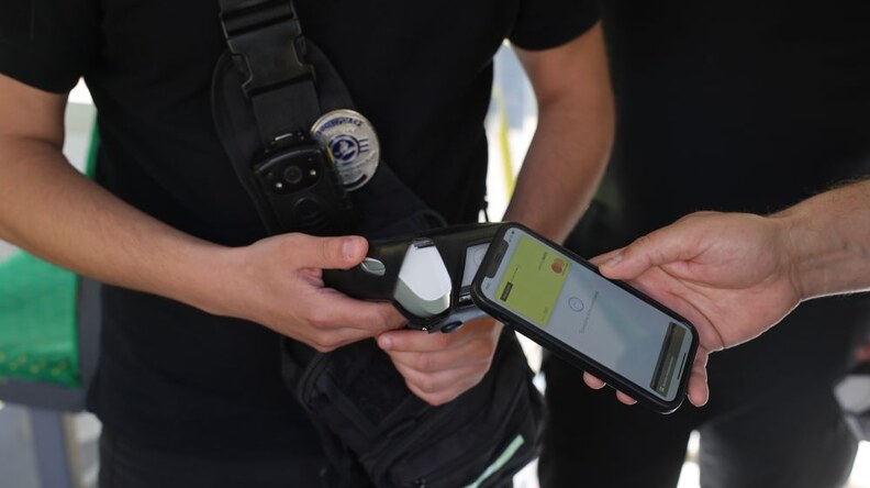 У Львові пасажир напав на контролера в автобусі: затримати його допоміг військовий