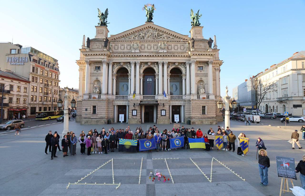 У Львові театральна спільнота вшанувала пам’ять жертв трагедії в Маріуполі