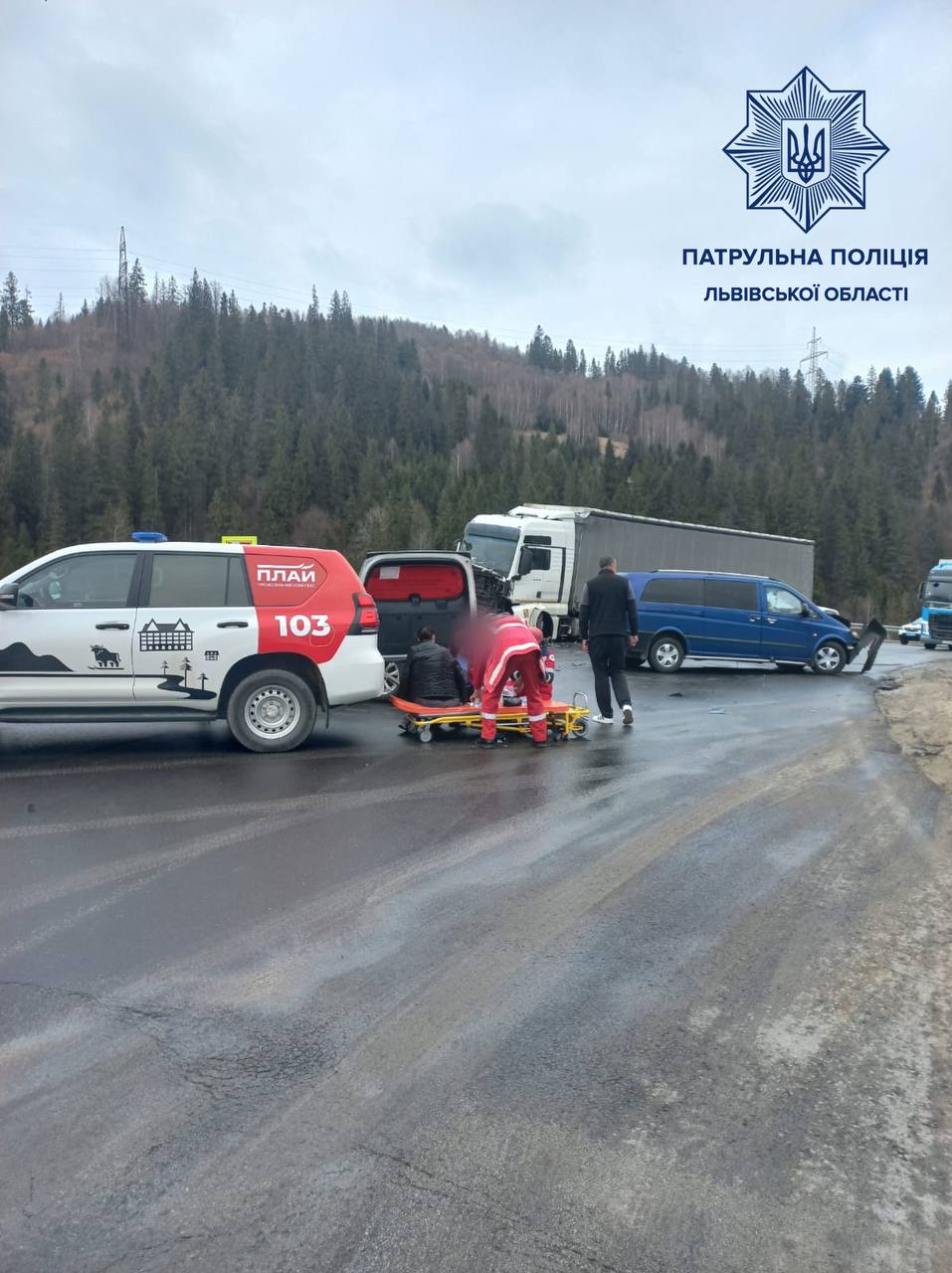 На Стрийщині відбулася ДТП з травмованими: рух перекритий