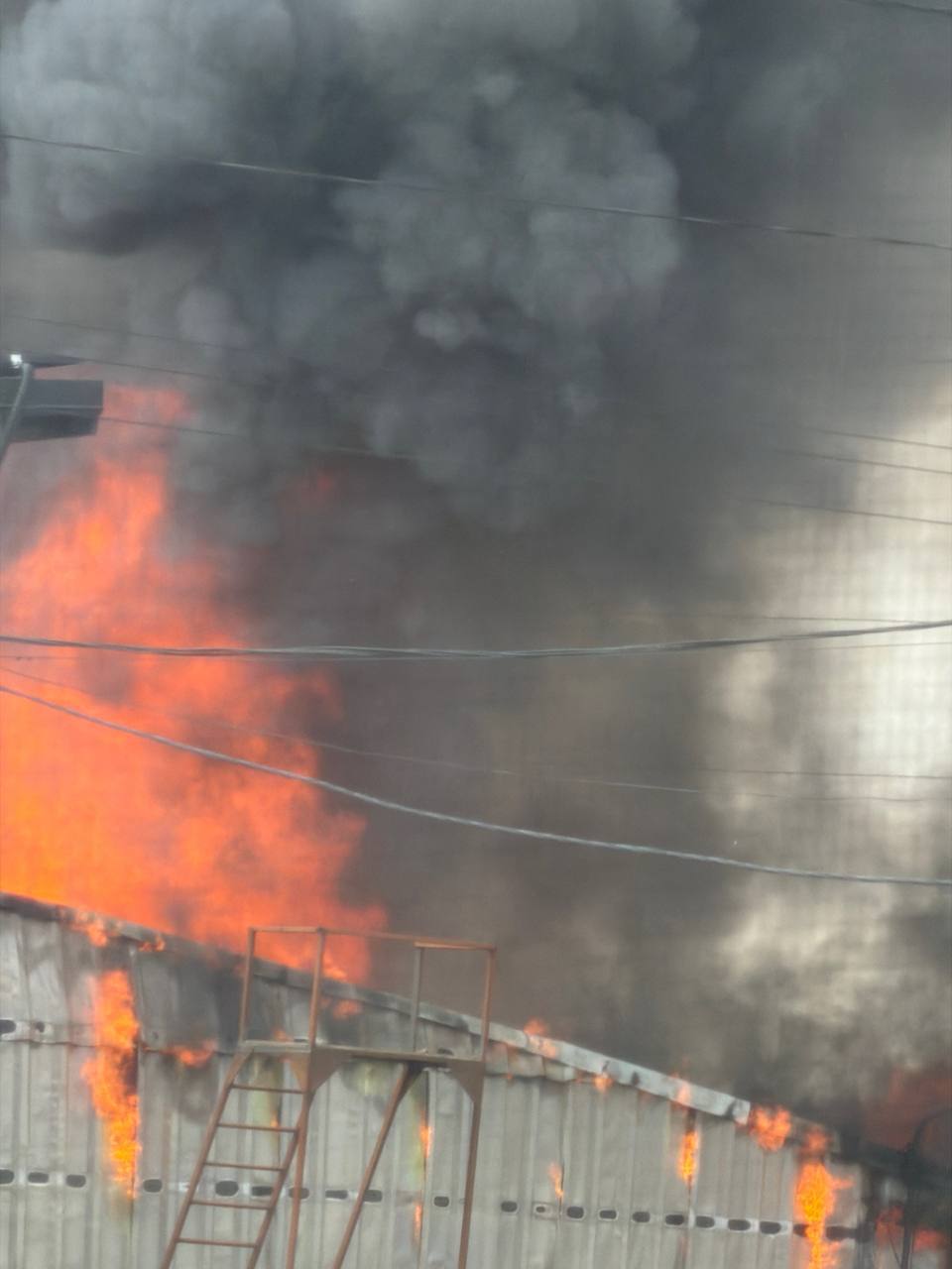 У Солонці виникла масштабна пожежа: що відомо (ОНОВЛЕНО)