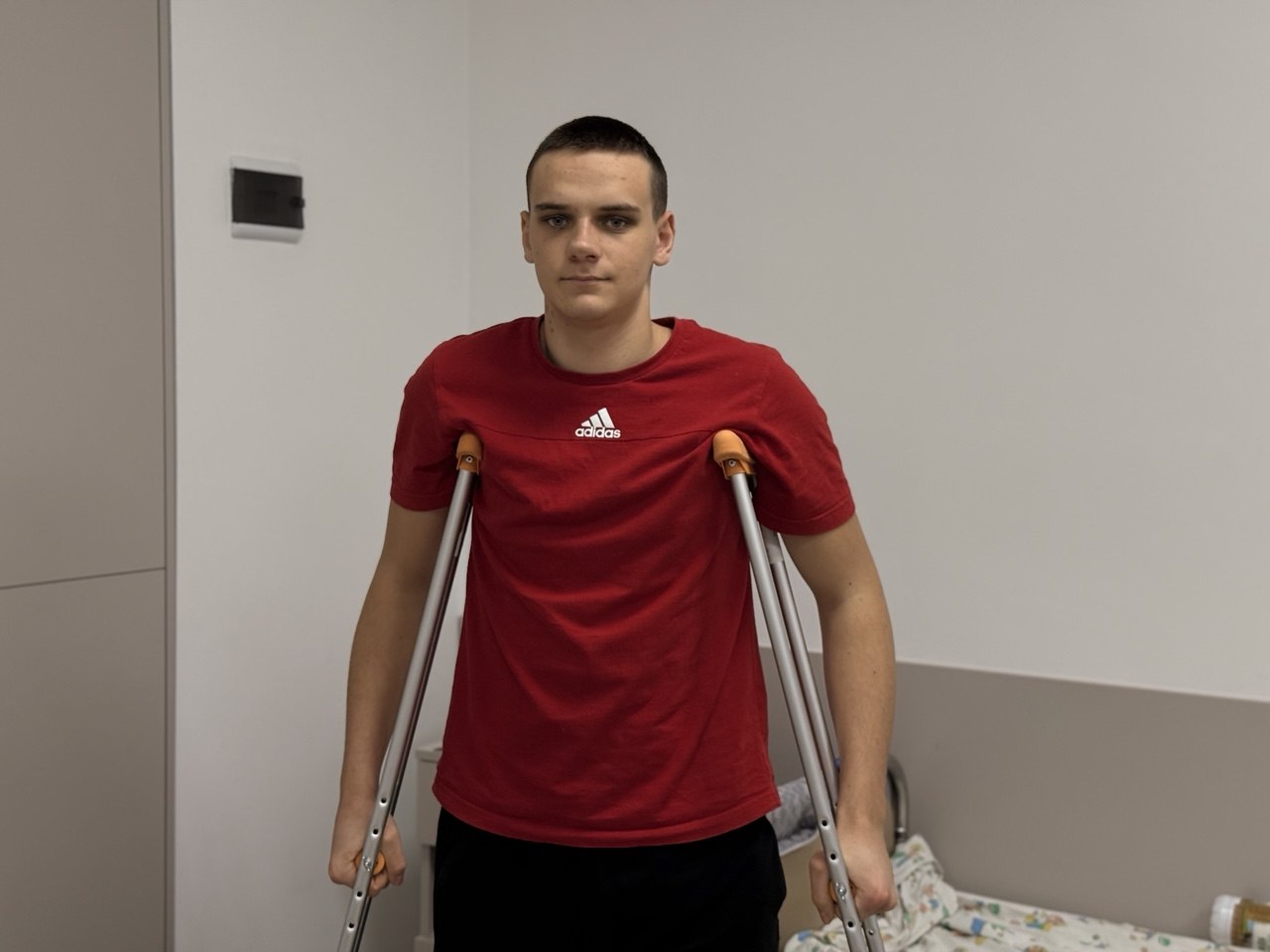 Складали кістки як пазли: у Львові прооперували 16-річноого хлопця, який постраждав у ДТП