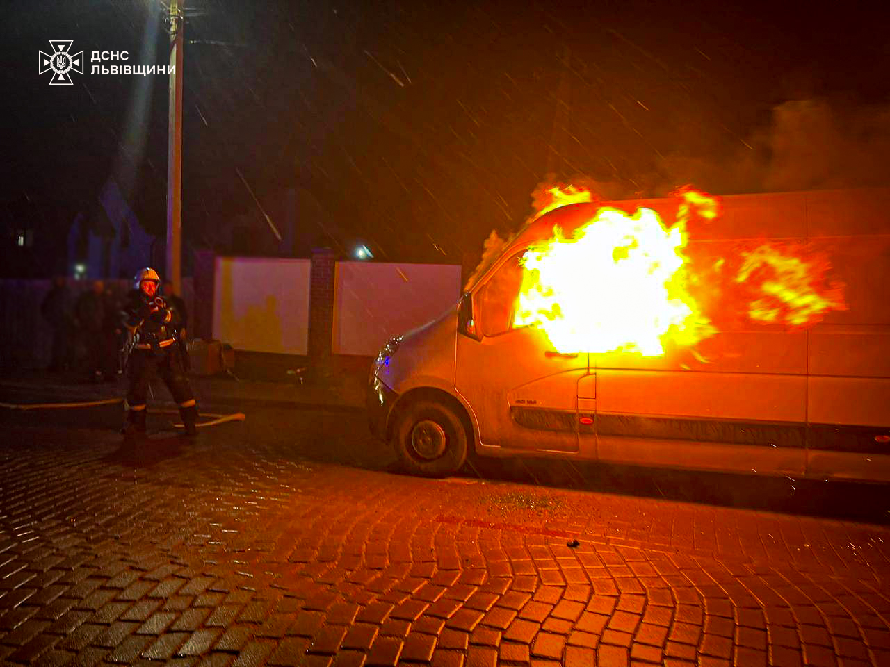 У Пасіках-Зубрицьких під час руху загорівся автормобіль