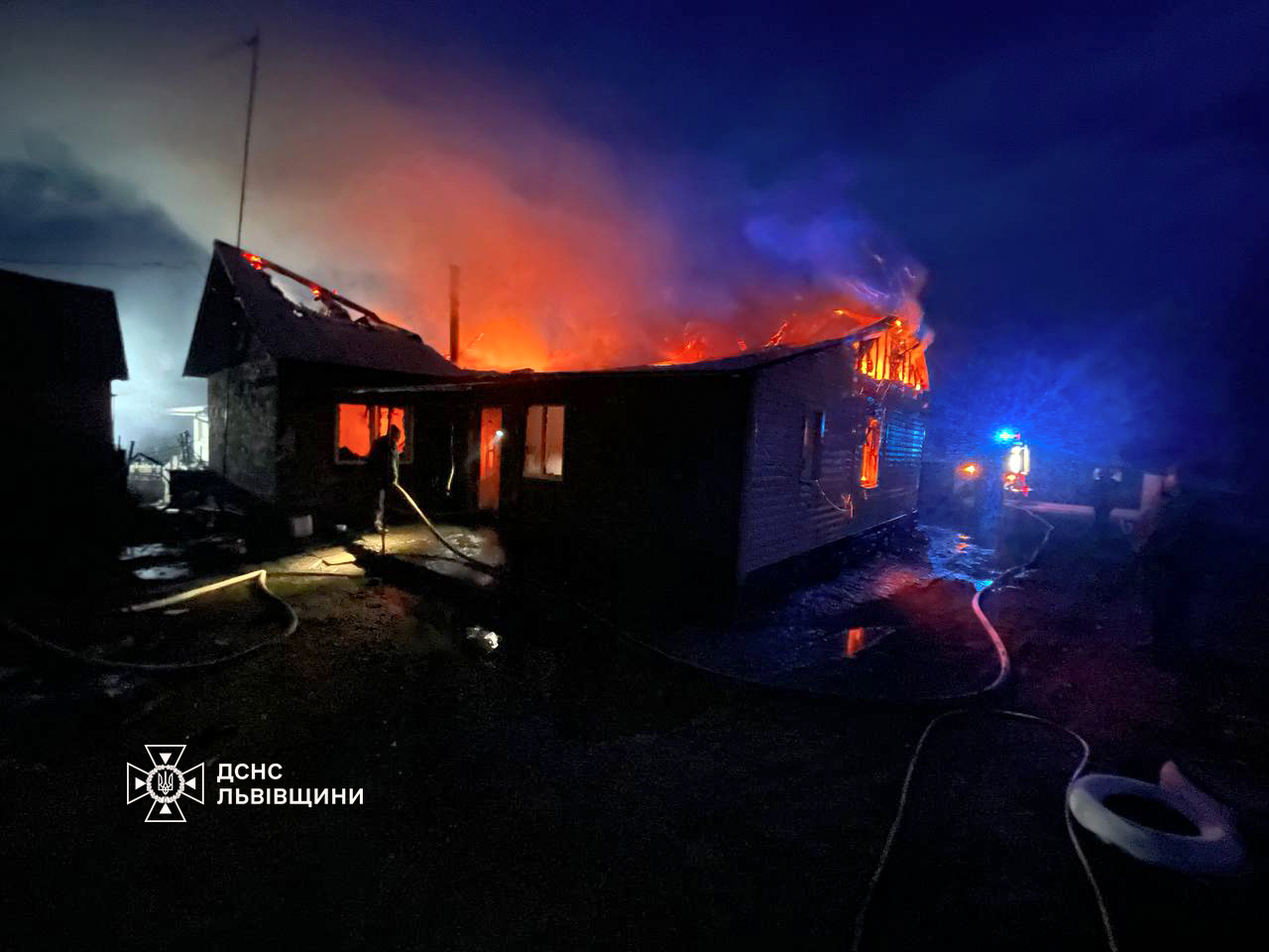 У Шептицькому районі горів житловий будинок