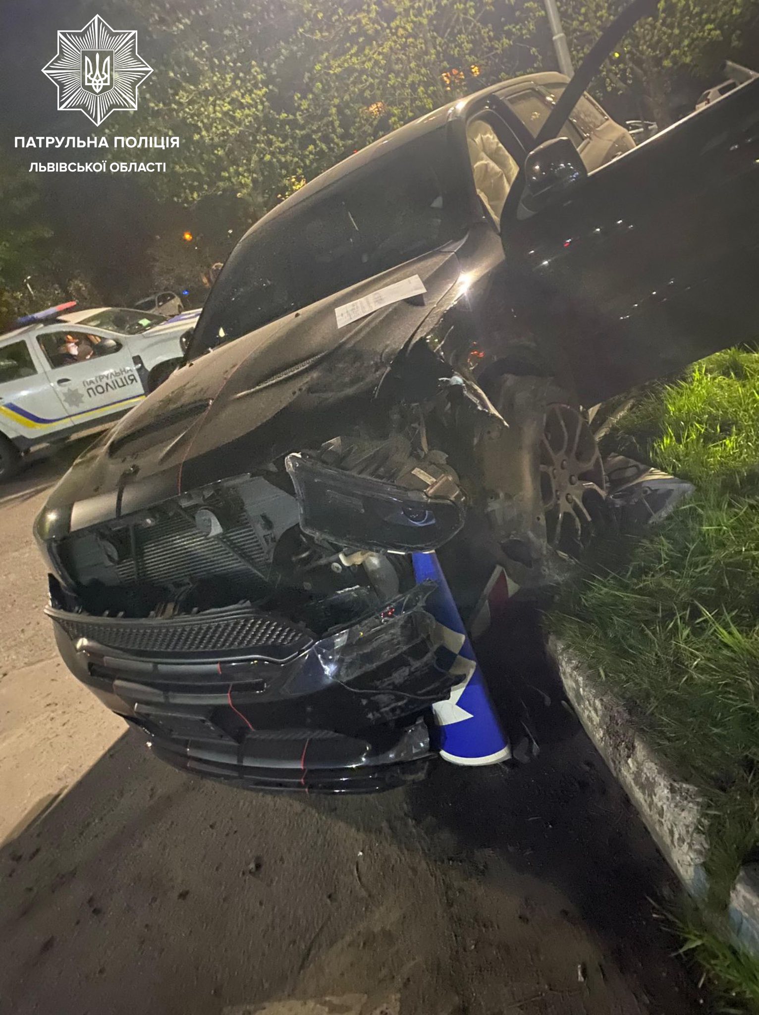 У Львові п’яний водій спричинив ДТП і пошкодив дорожні знаки