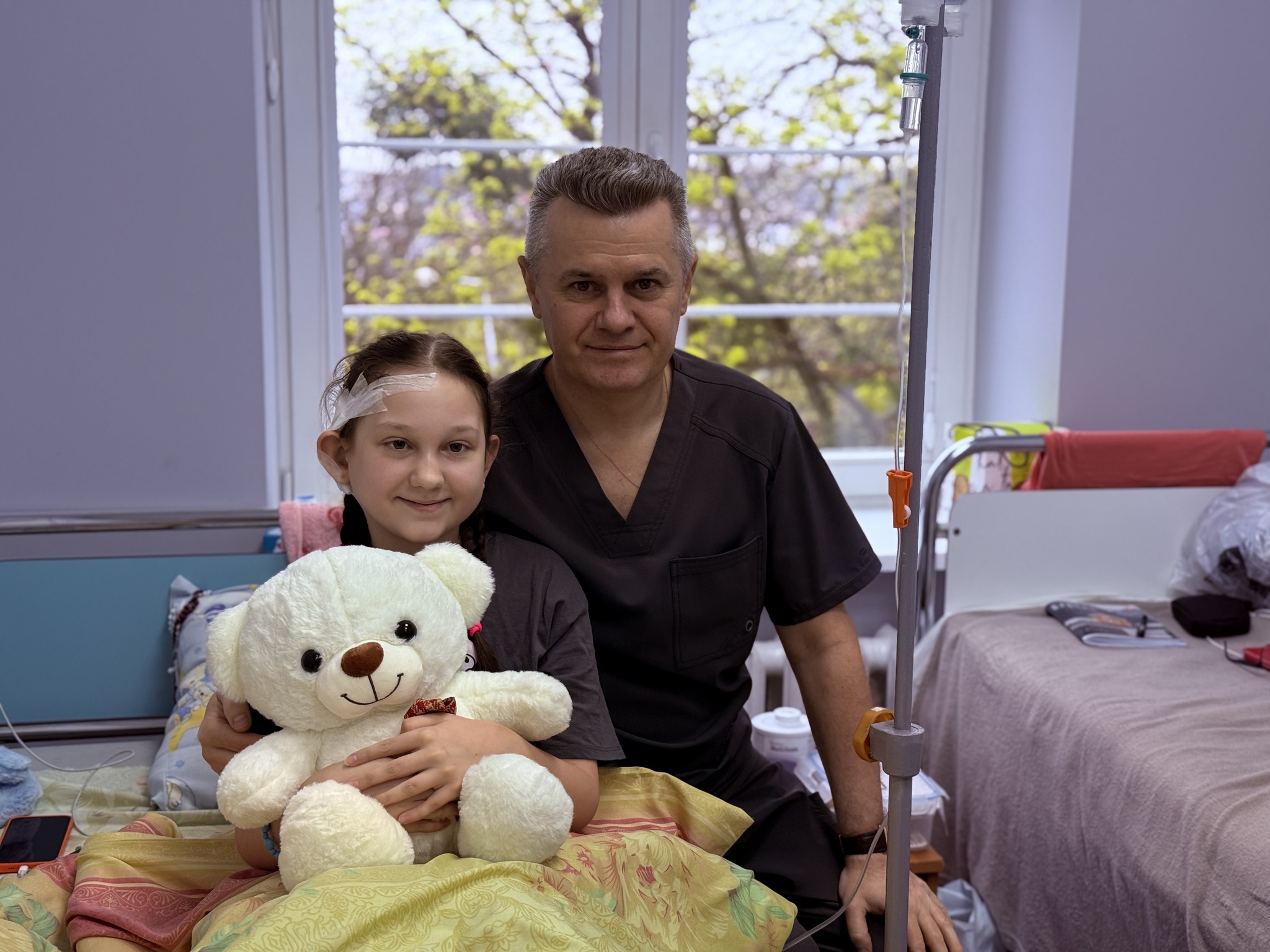 Від звичайного отиту до реанімації: львівські лікарі врятували дівчинку від смертельної інфекції черепа