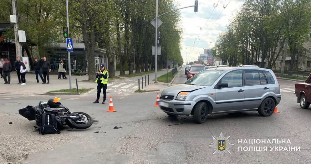 За добу на Львівщині травмувалися двоє мотоциклістів: поліція розслідує ДТП