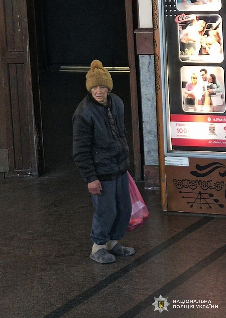 Поліцейські встановлюють особу померлої літньої жінки у Львові: деталі