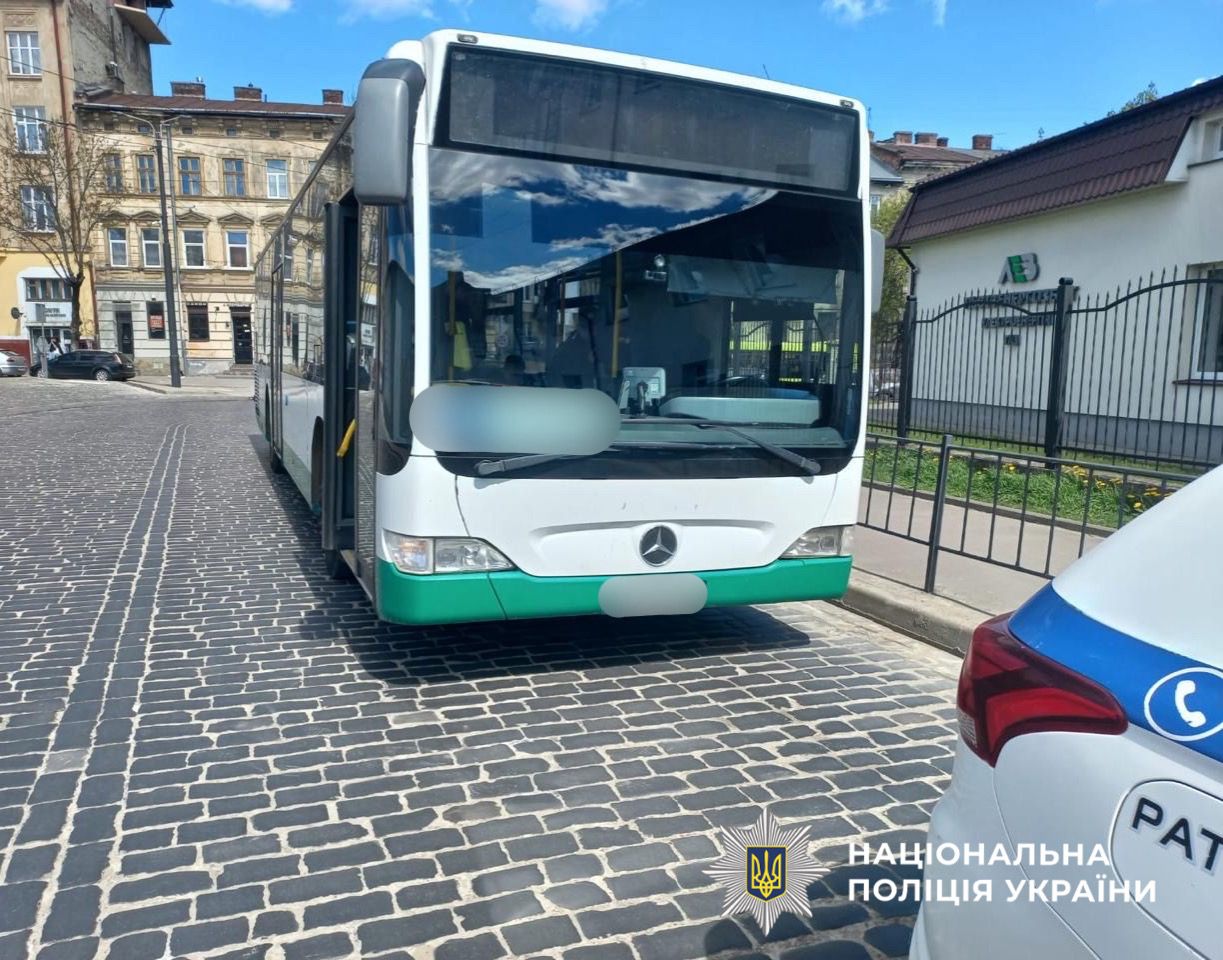 У львівському автобусі впала 78-річна жінка: відкрито кримінальне провадження