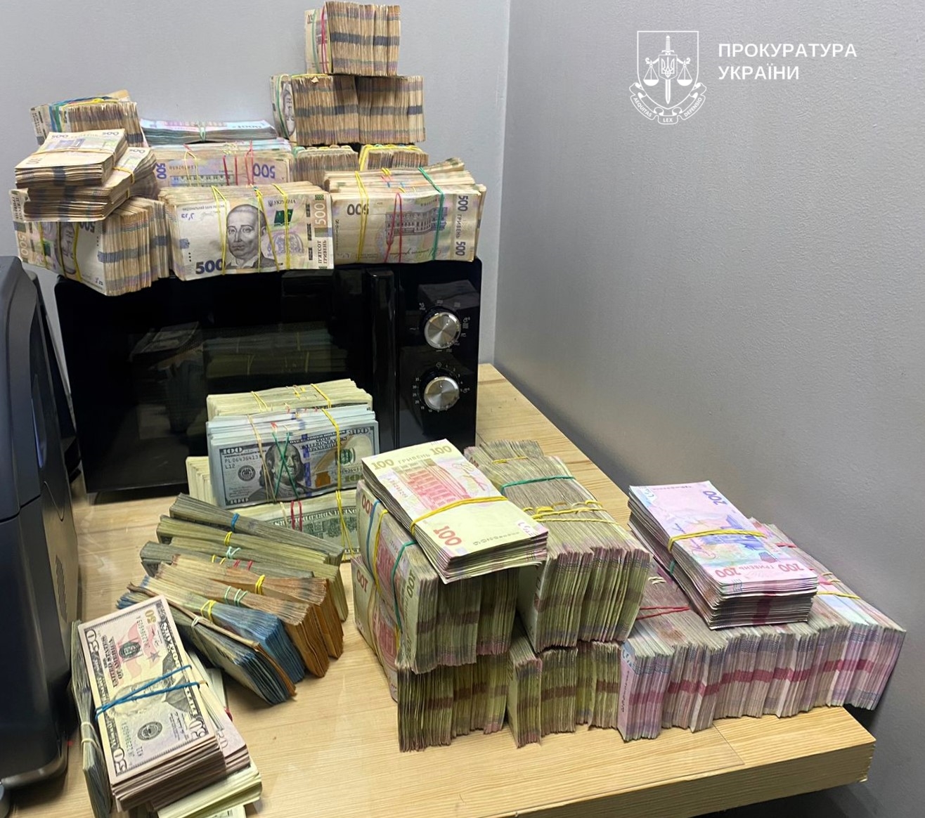 БЕБ викрило масштабний конвертаційний центр: серед регіонів — Львівщина