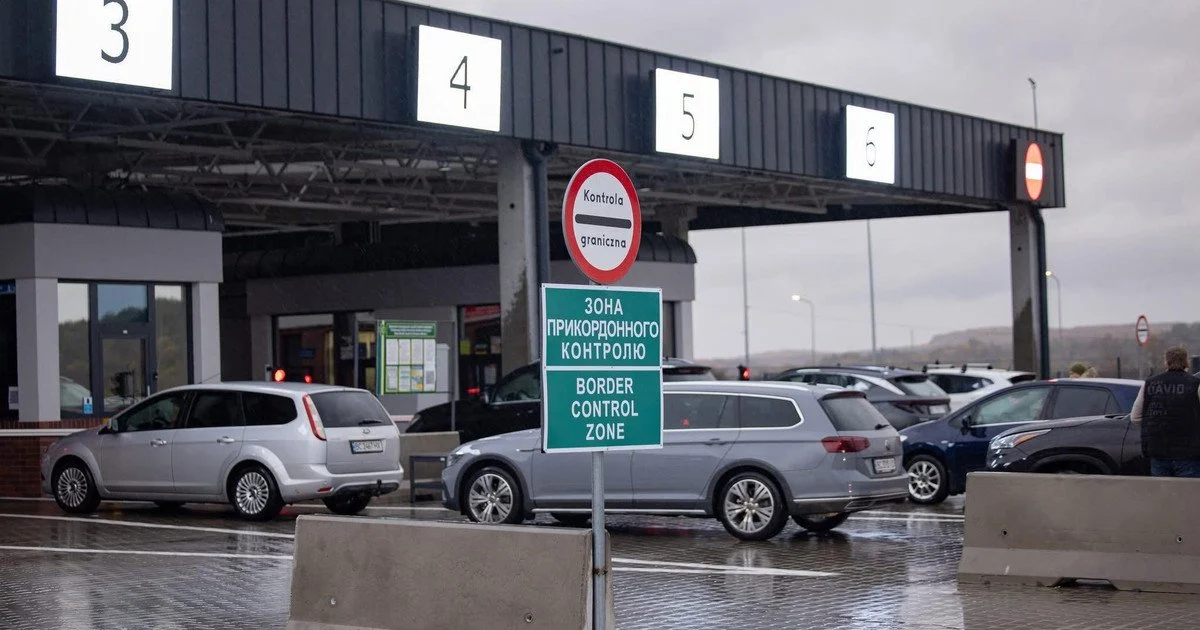Після великодніх свят на кордоні з Польщею знову утворилися черги