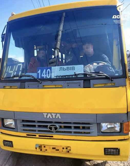 Львівського перевізника покарали за відмову дитині у пільговому проїзді