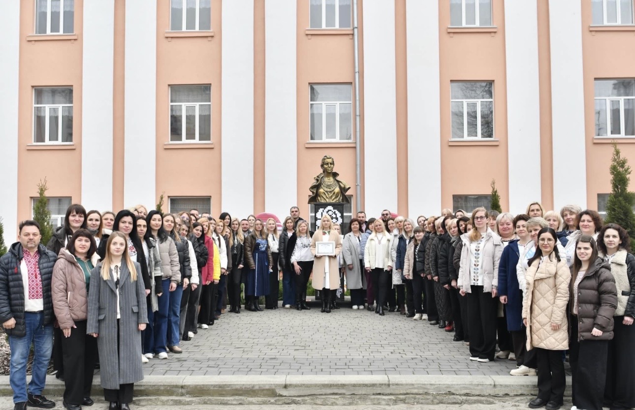 Школярі з Дрогобича встановили рекорд України з виготовлення великодніх писанок