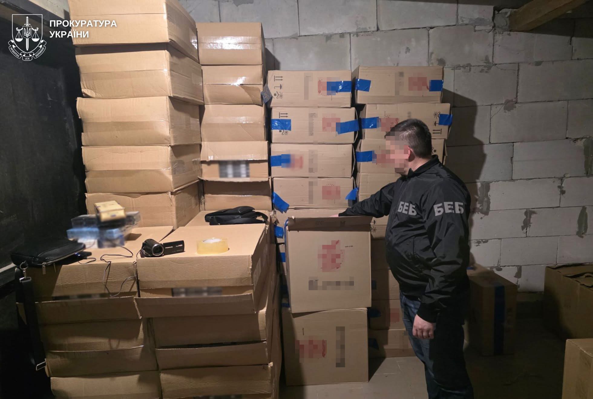 Контрафакт на 13 млн грн: на Львівщині викрито схему збуту нелегальних підакцизних товарів у прикордонні