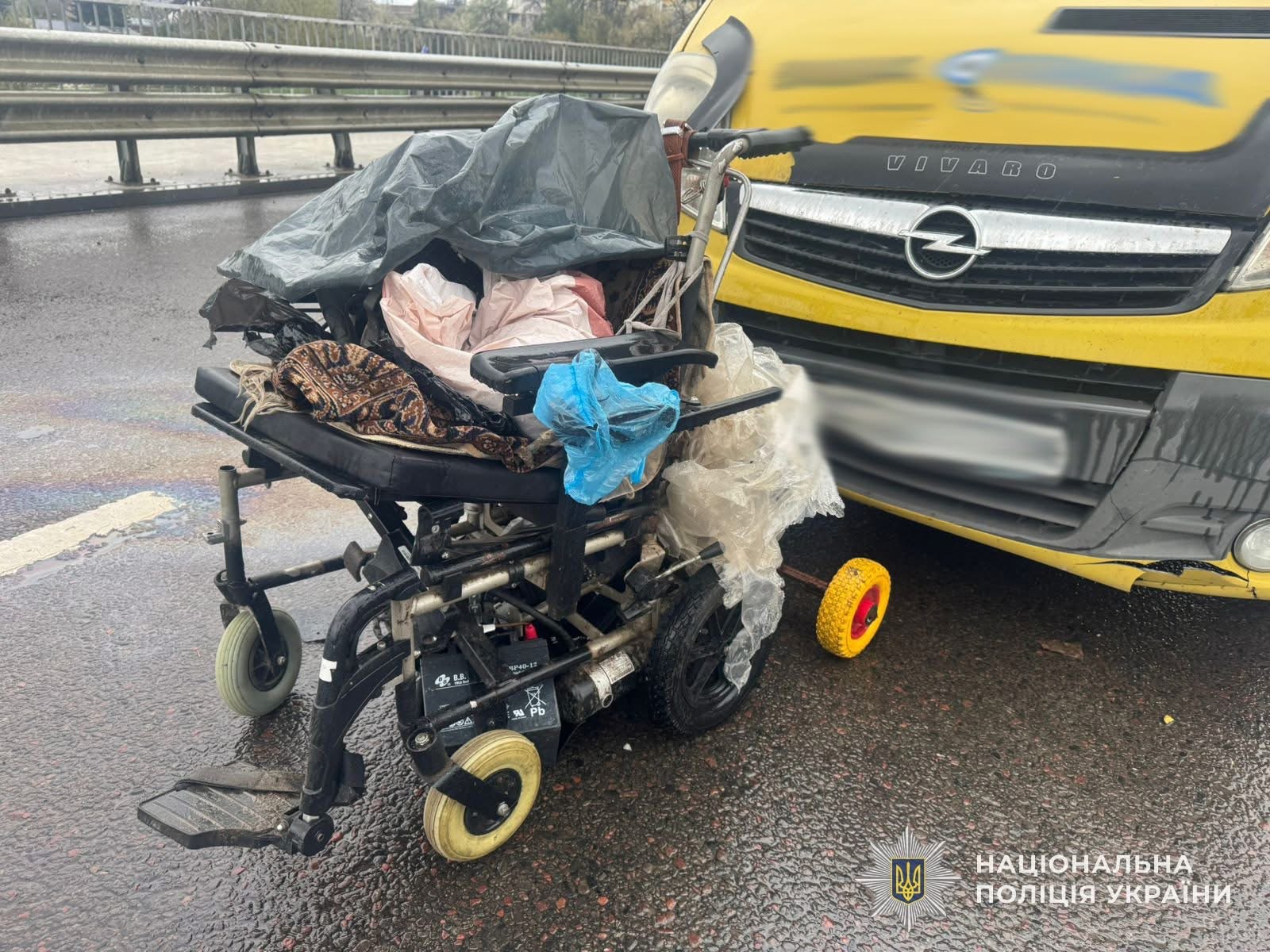 На Сихові авто збило 80-річного чоловіка на кріслі колісному