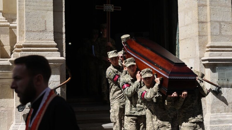 Львів попрощається сьогодні з воїнами Юліаном Боженком та Орестом Захарком