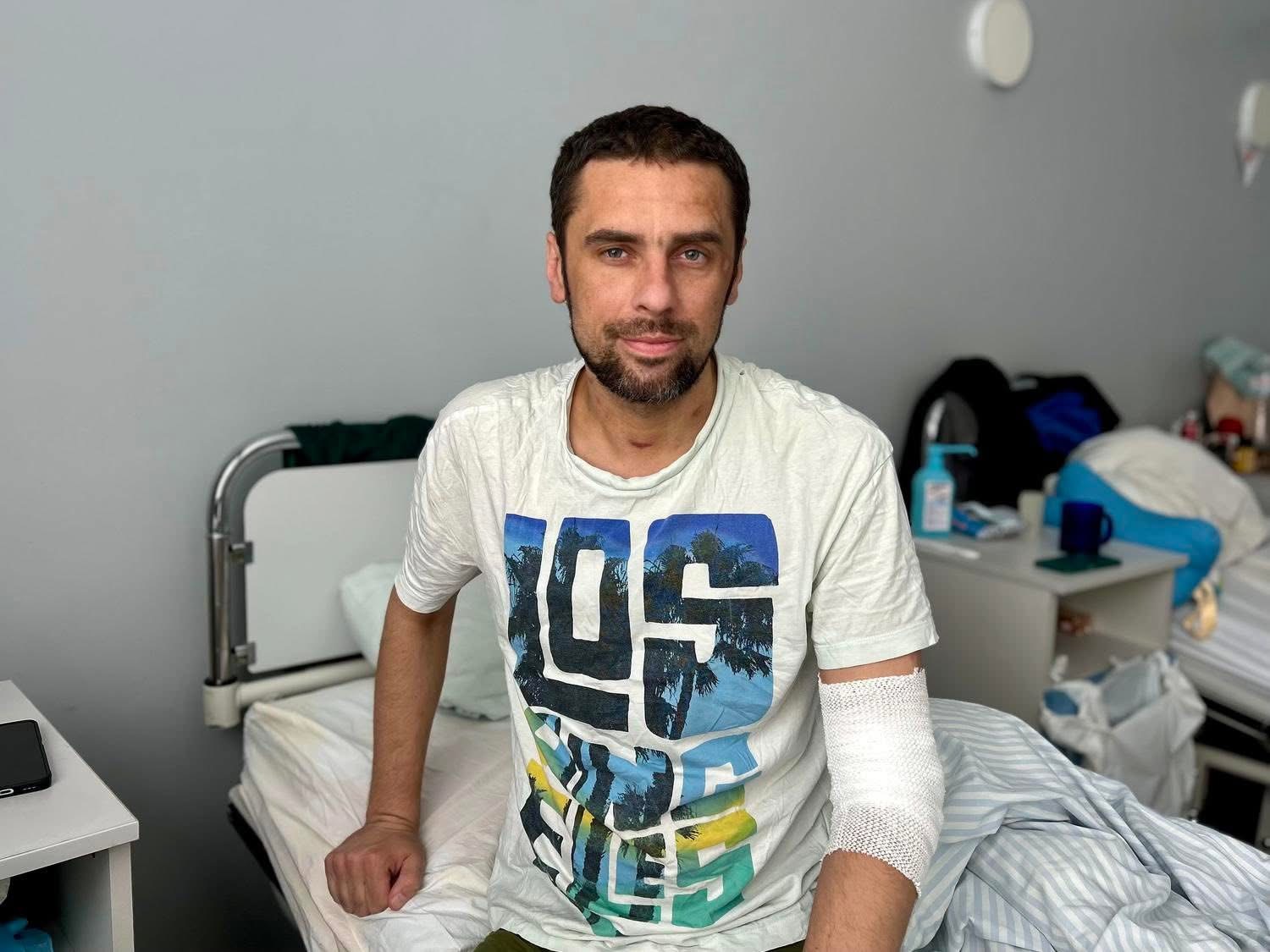 33 дні без свідомості та 10 операцій: з лікарні виписали останнього постраждалого під час лютневого теракту у Львові