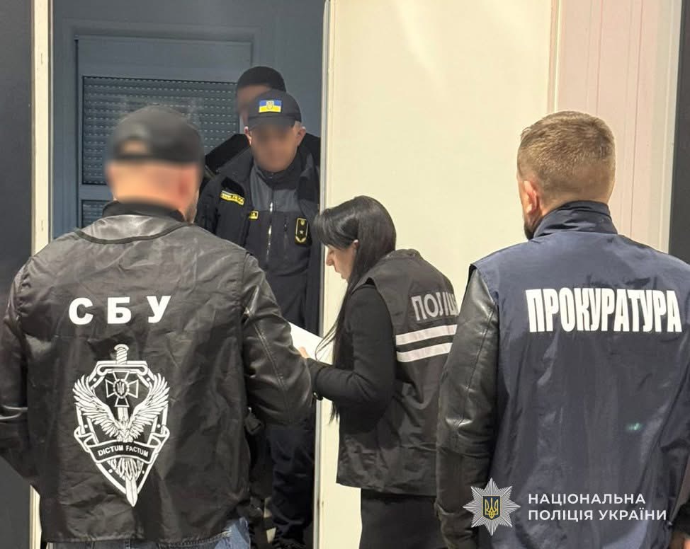 На Львівщині митник «заробляв» на незаконному вивезенні валюти