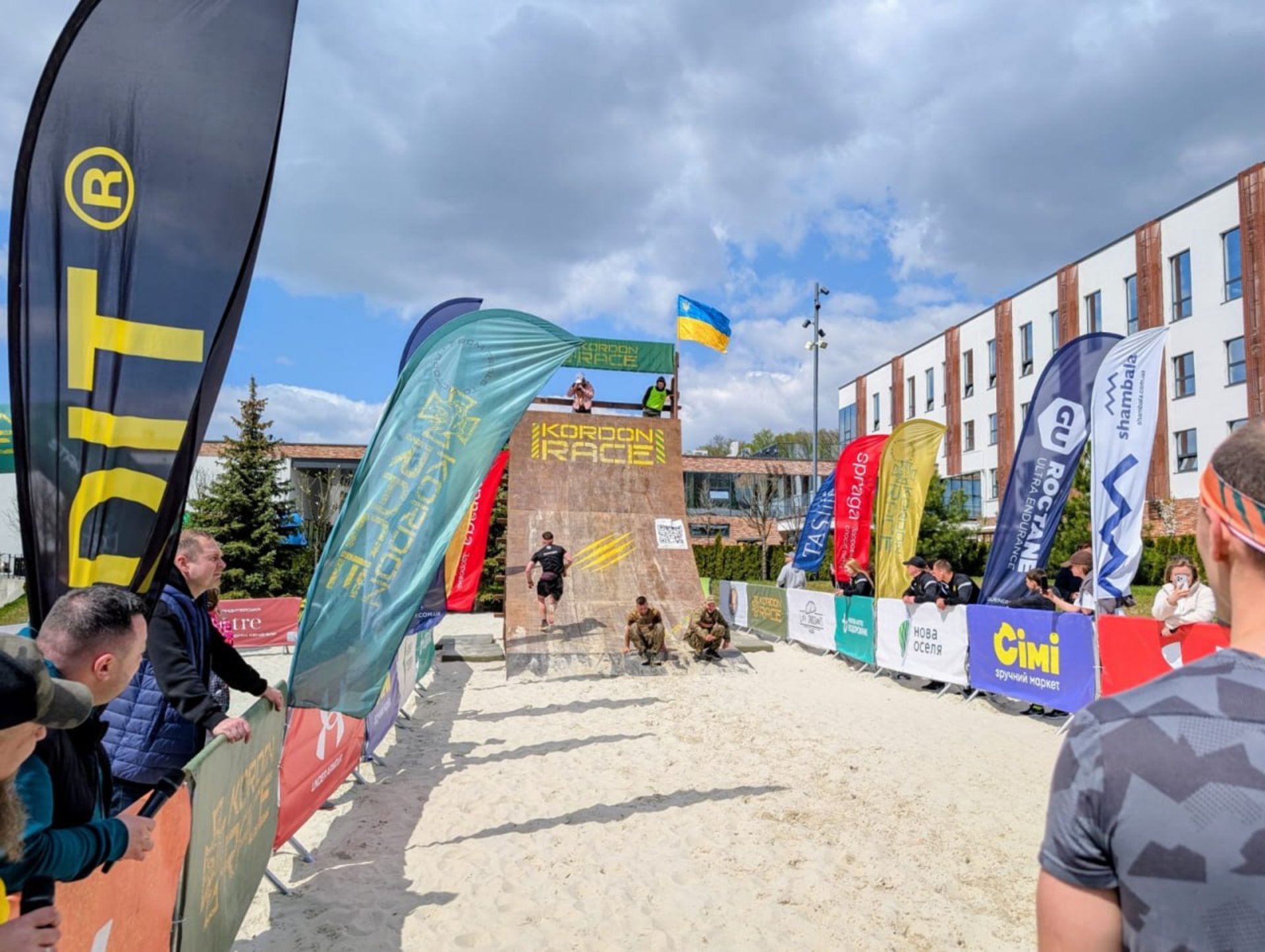 Біг через перешкоди: як у Винниках пройшов благодійний Kordon Race на підтримку ветеранів (ФОТО)