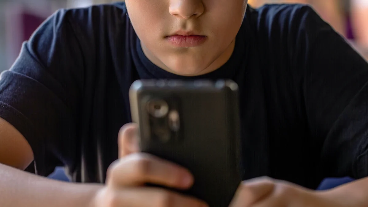 Маніпуляції та «легкі гроші»: як підлітків вербують до злочинів