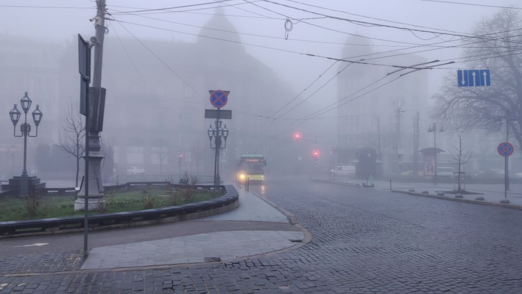 Значний дощ та жовтий рівень небезпеки: синоптики розповіли, яку погоду очікувати завтра на Львівщині