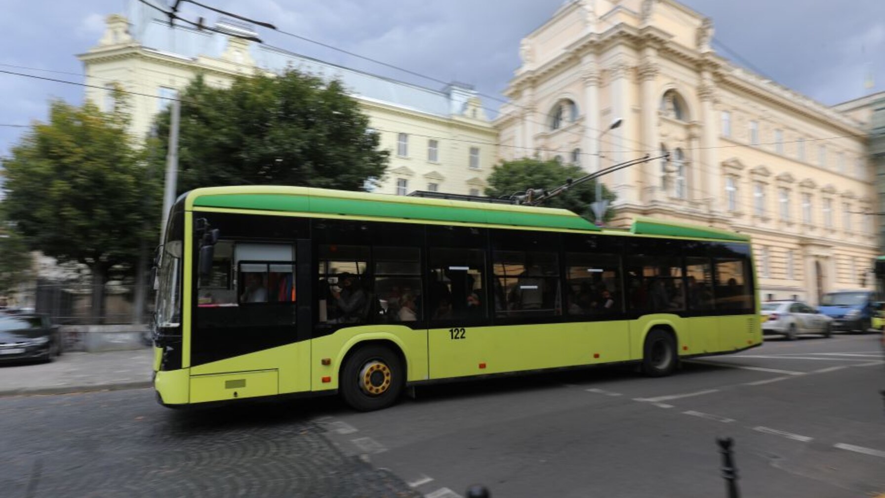 На вихідних у Львові буде більше транспорту