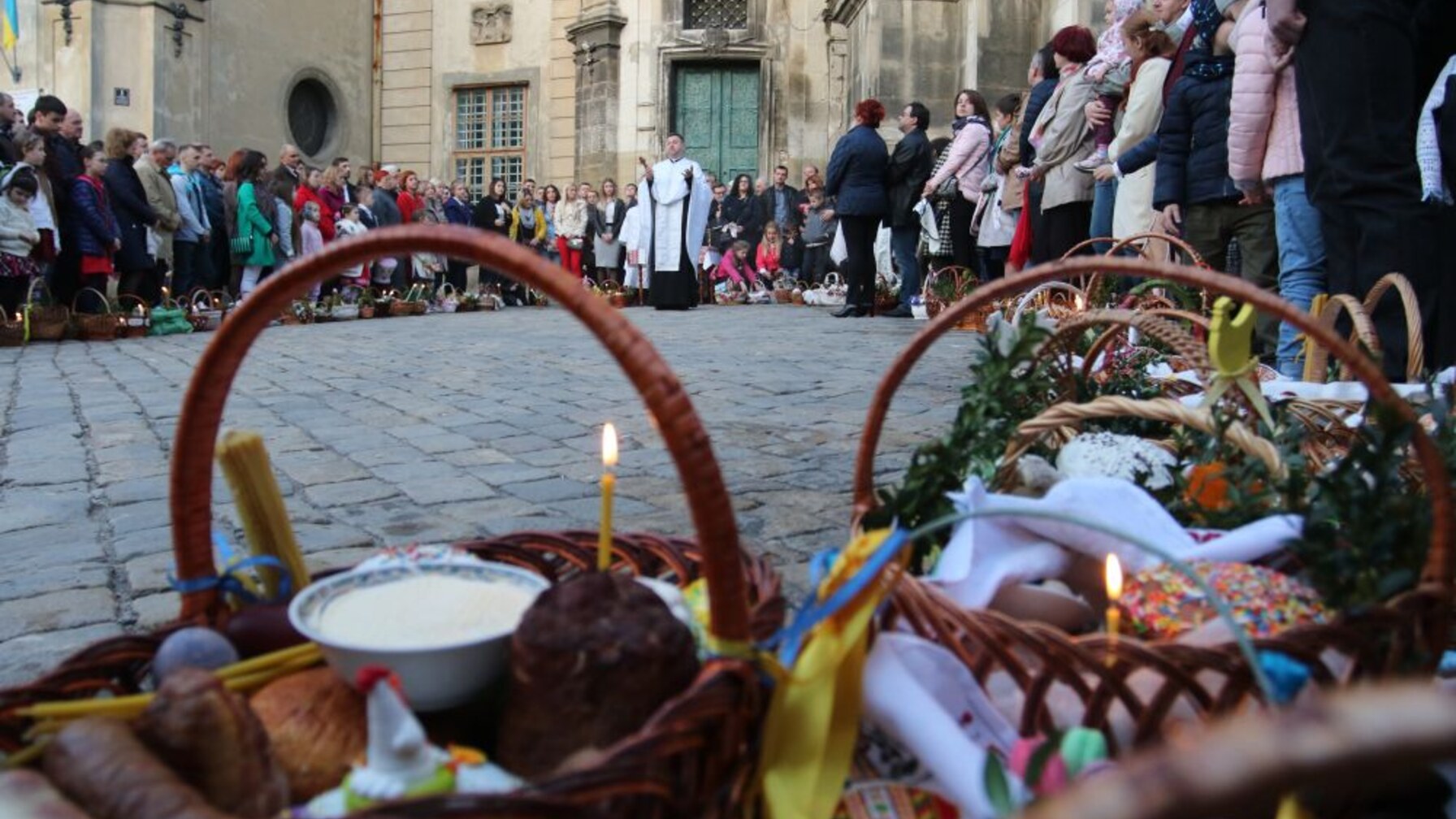 Нічних служб не буде: розклад великодніх богослужінь у Львові