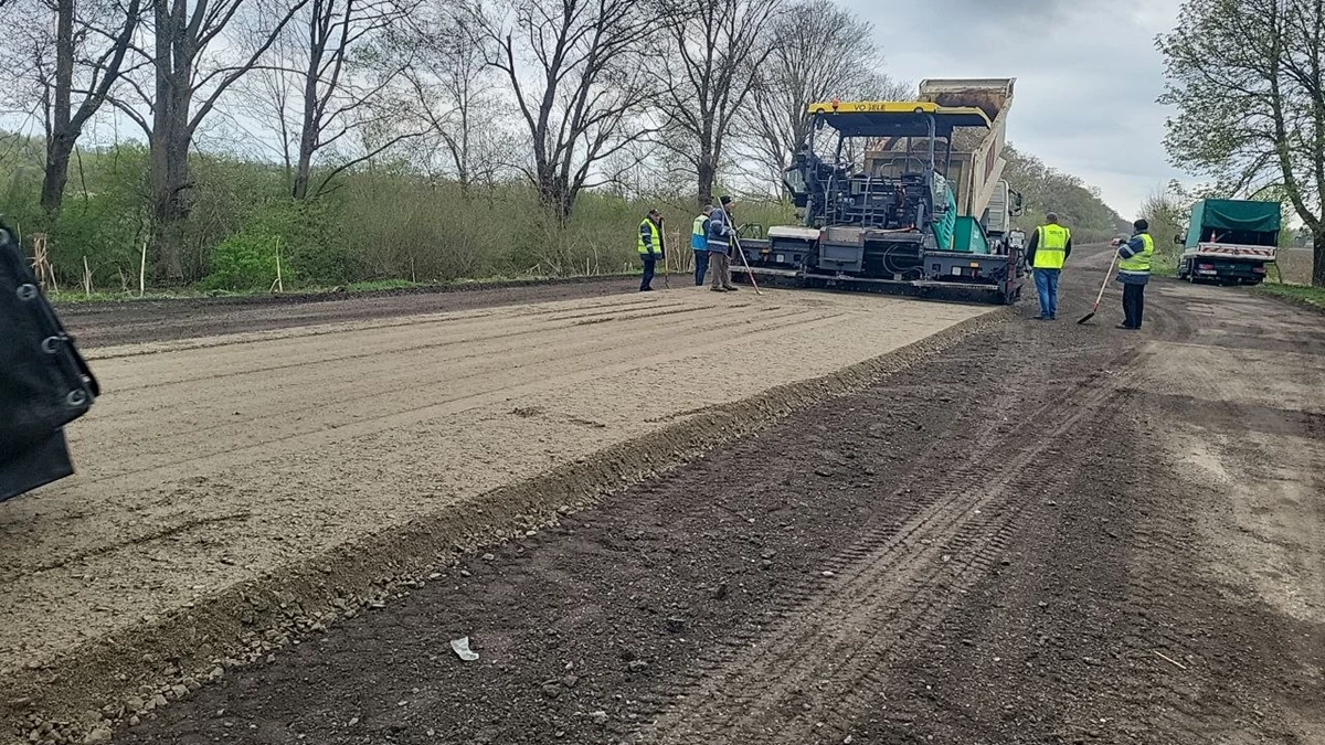 Між Самбором і Дрогобичем відновили ремонт дороги: деталі