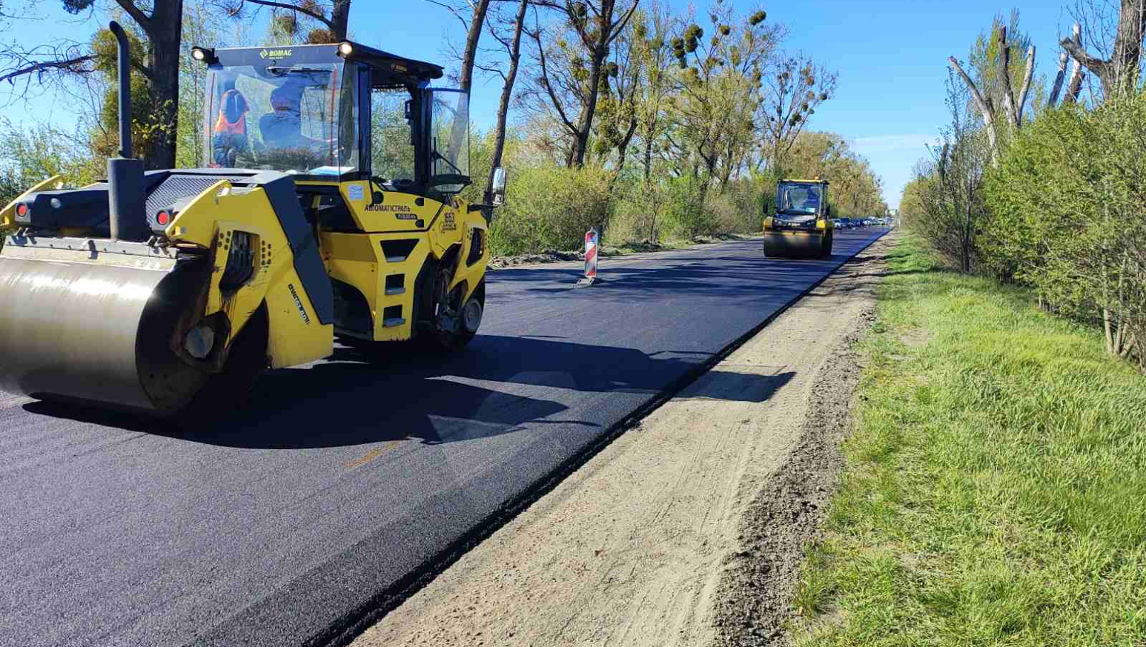На Львівщині ремонтують трасу Н-10: роботи тривають біля Моршина