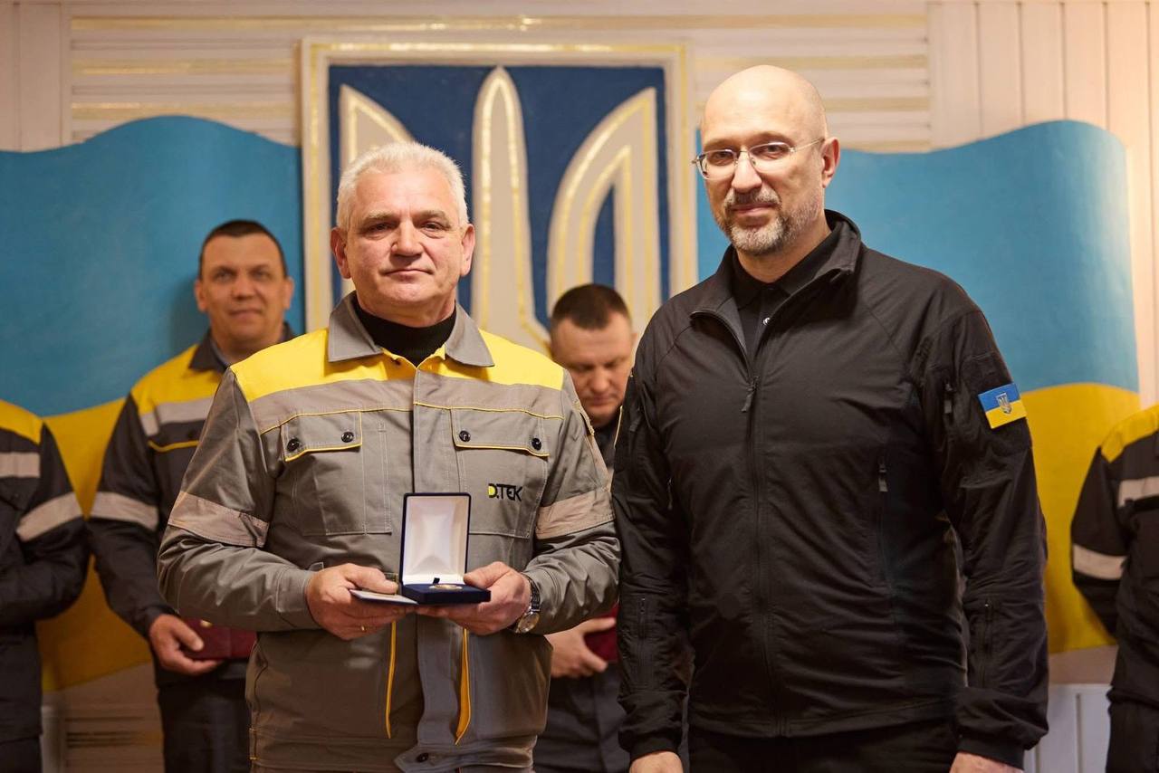 Семеро енергетиків із Добротвора відзначили державними нагородами за роботу