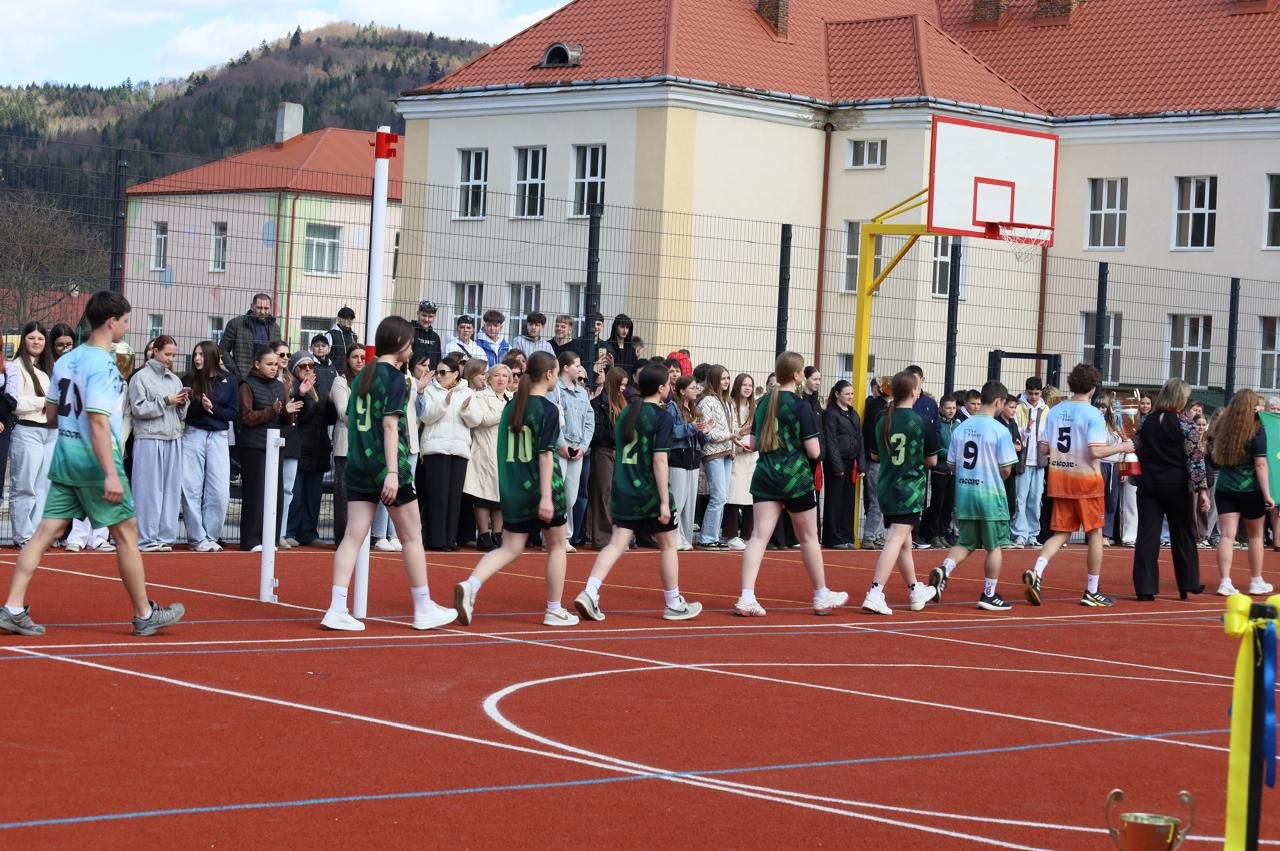 В гімназії на Стрийщині відкрили новий спортивний майданчик для понад 600 дітей