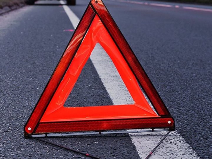 У Городоцькій громаді неповнолітня водійка скутера врізалася у вантажівку: є постраждалі