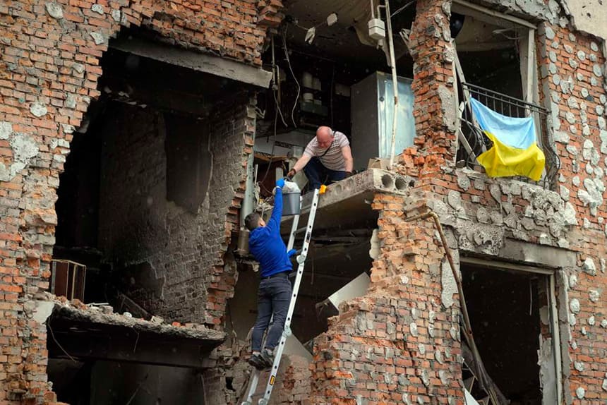 Зеленський підписав закон про скасування комуналки для зруйнованого житла