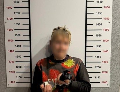 На Дрогобиччині повідомили про підозру жінці, яка жорстоко побила 81-річного батька кочергою