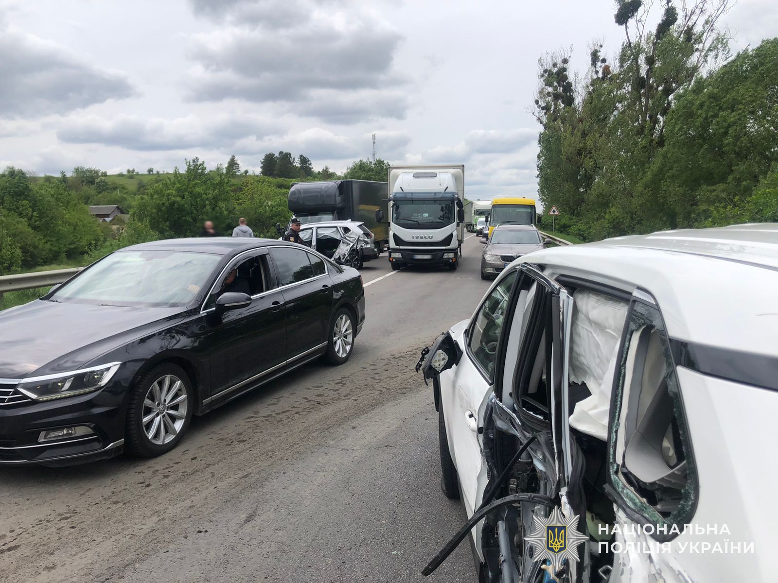 На Золочівщині зіткнулися одразу п’ять автомобілів: є постраждала