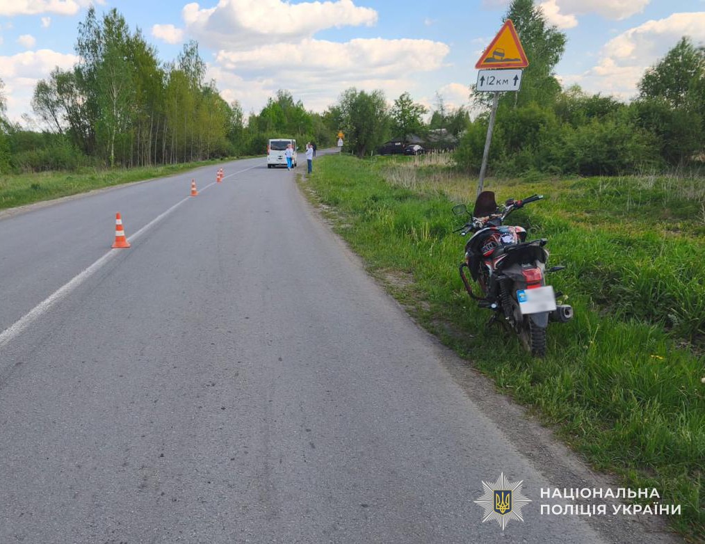 На Золочівщині неповнолітній травмувався внаслідок ДТП із мікроавтобусом