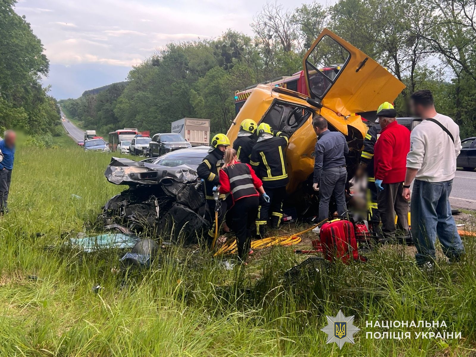 Масштабна ДТП на Золочівщині: розтрощені авто розтрощені, є травмовані