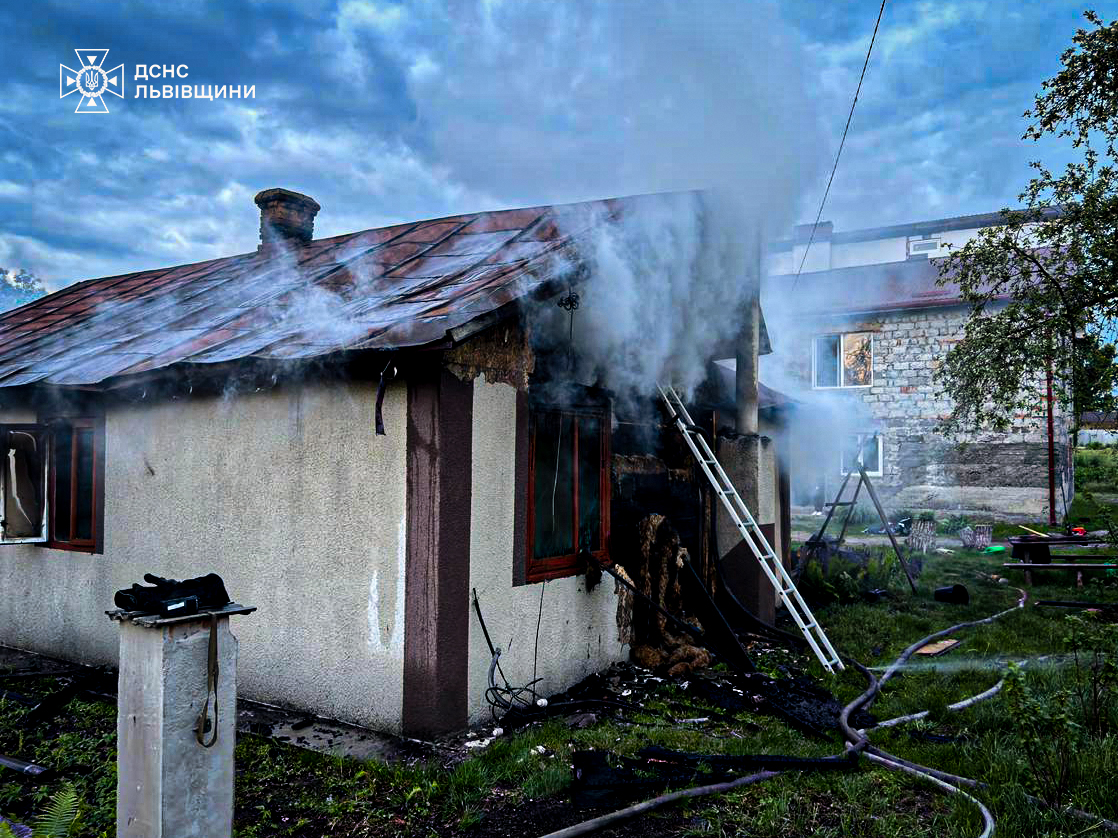 На Львівщині вранці спалахнув житловий будинок