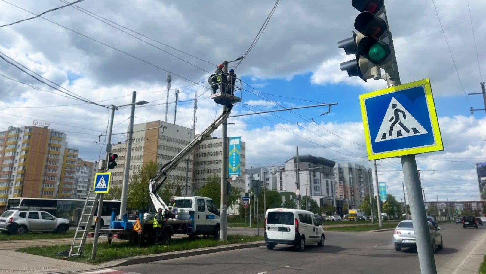 Світлофори на перехресті Червоної Калини – Гориня не працюватимуть кілька днів