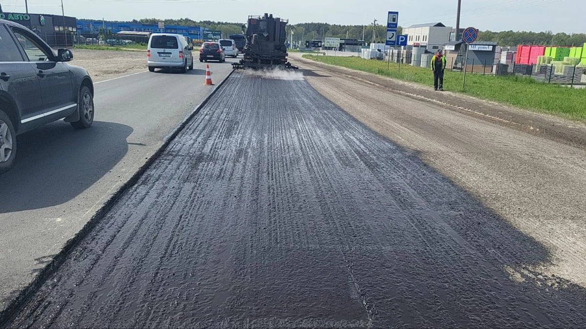 На Західному обході Львова ремонтують дорогу